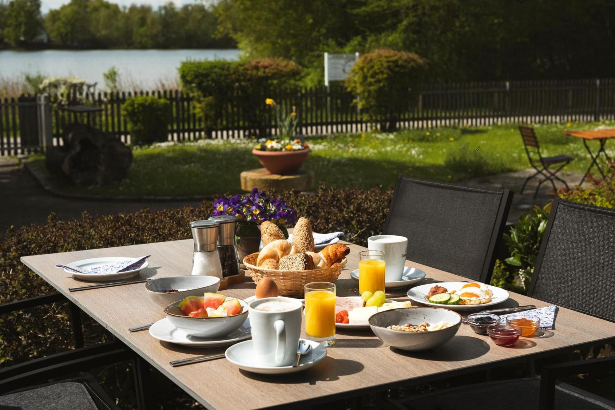Sopherl Am See - Fruehstueck Auf Der Seeterrasse, Sehr Ruhig Und Wunderschoen Am See, 3 Minuten Nach Oberpfaffenhofen, Viele Radtouren, Restaurants & Cafes In Der Umgebung Wessling Bagian luar foto